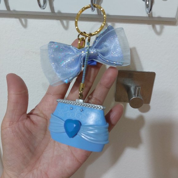 Cinderella Tokyo Disney Resort Keychain Pretty Blue Bows Purse - Picture 3 of 7